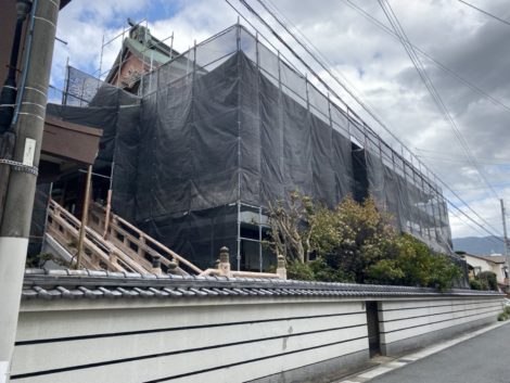 福岡県北九州市小倉南区八幡町　外壁外塀補修塗装工事　レガロ（特殊チタン配合高耐候性シリコン）　施工中